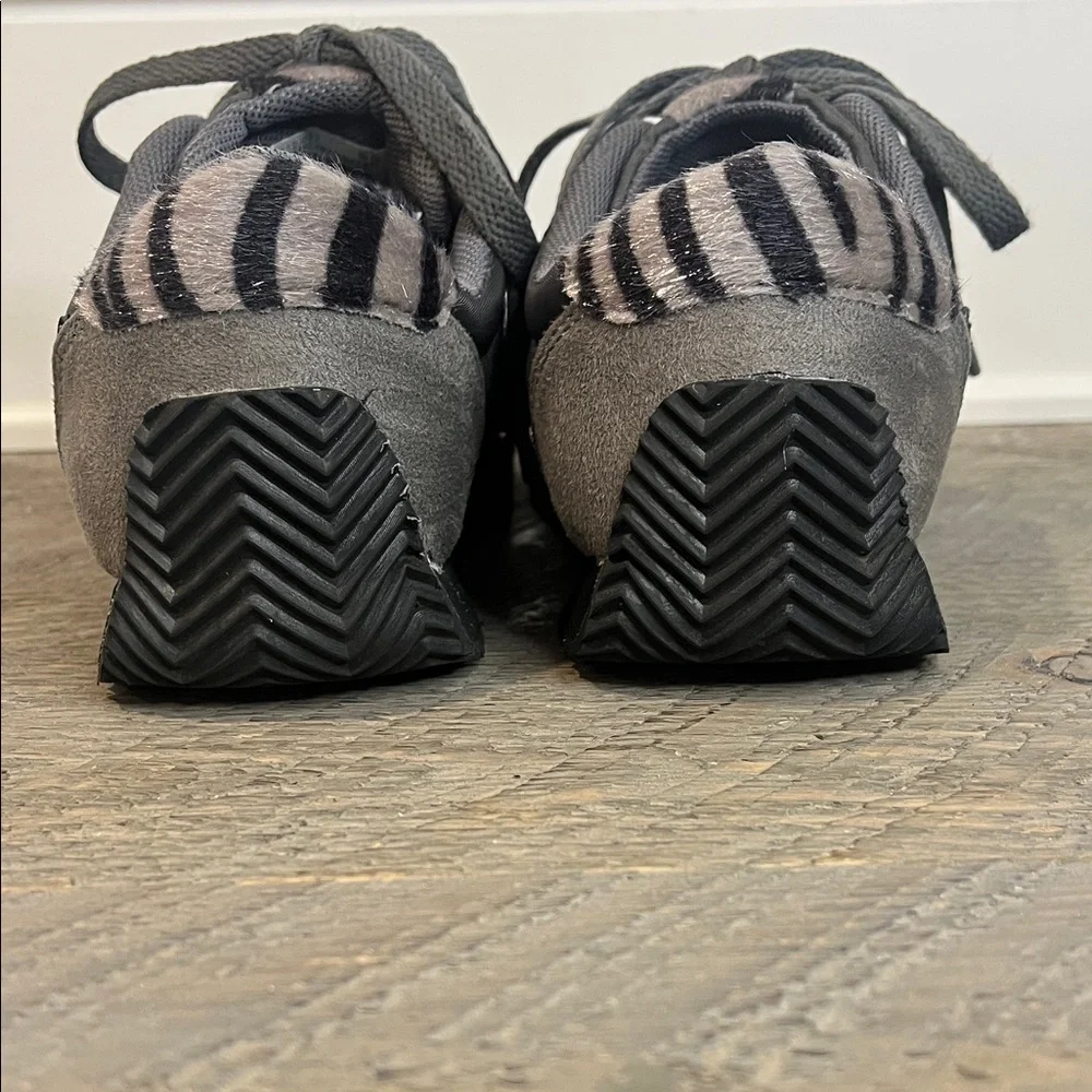 Very G Vintage Gray Star Sneakers - Size 6.5 - Picture 5 of 8